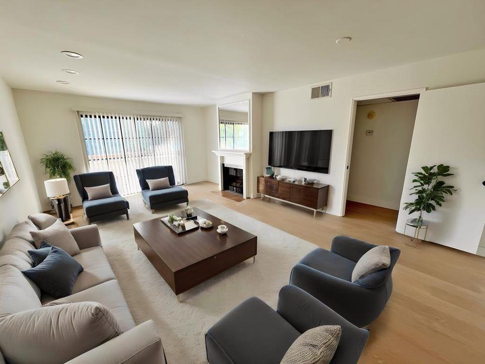 1321 N Vista St - Photo 4 of 50