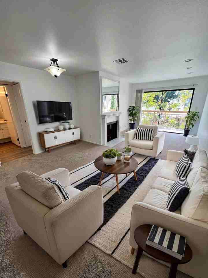 1321 N Vista St - Photo 2 of 50