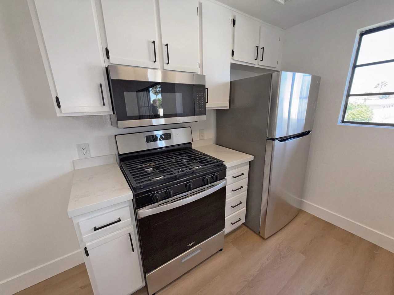 1321 N Vista St - Photo 7 of 50