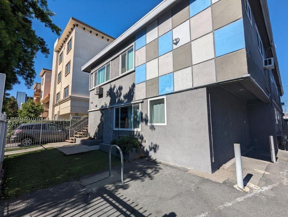 1328 Gordon St - Photo 4 of 5