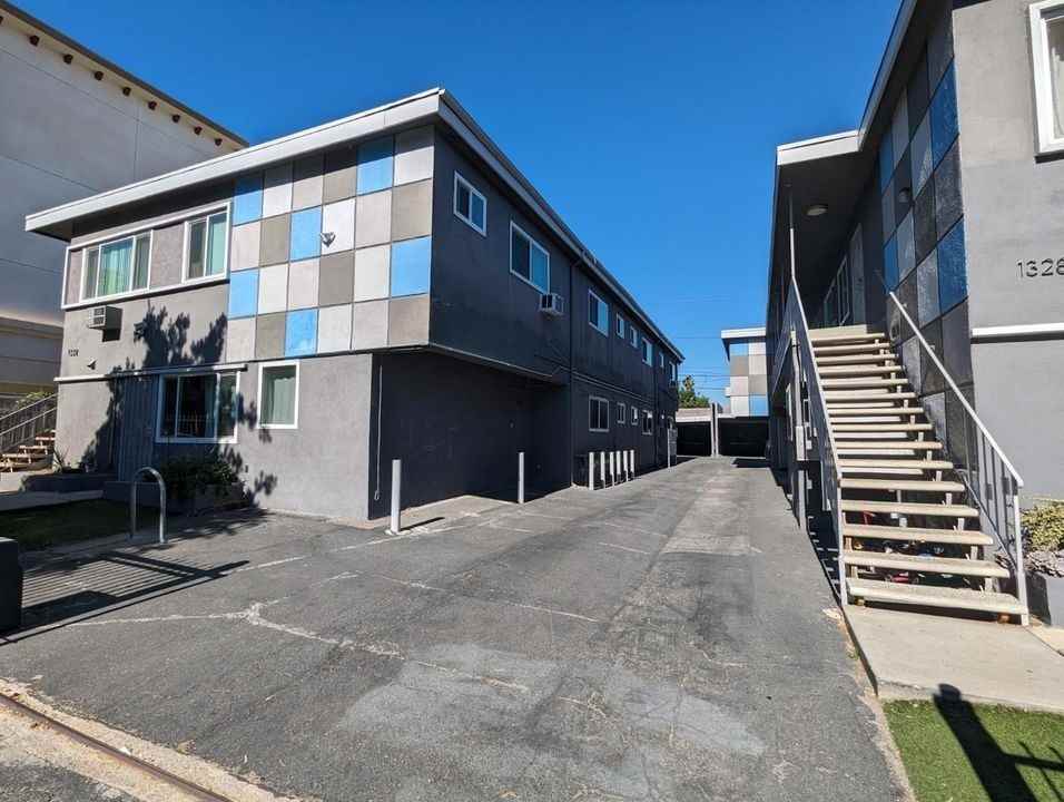 1328 Gordon St - Photo 5 of 5