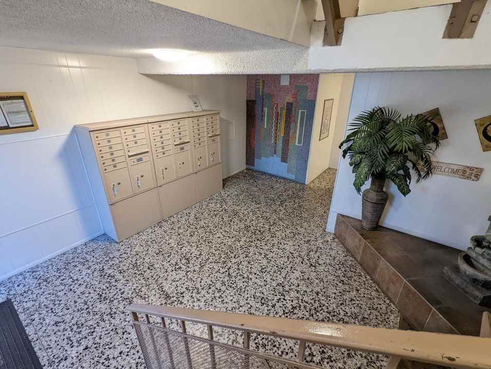 1330 N Gardner St - Photo 5 of 50
