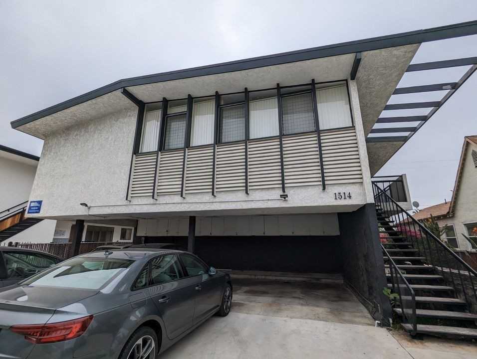 1514 S Orange Grove Ave - Photo 2 of 37