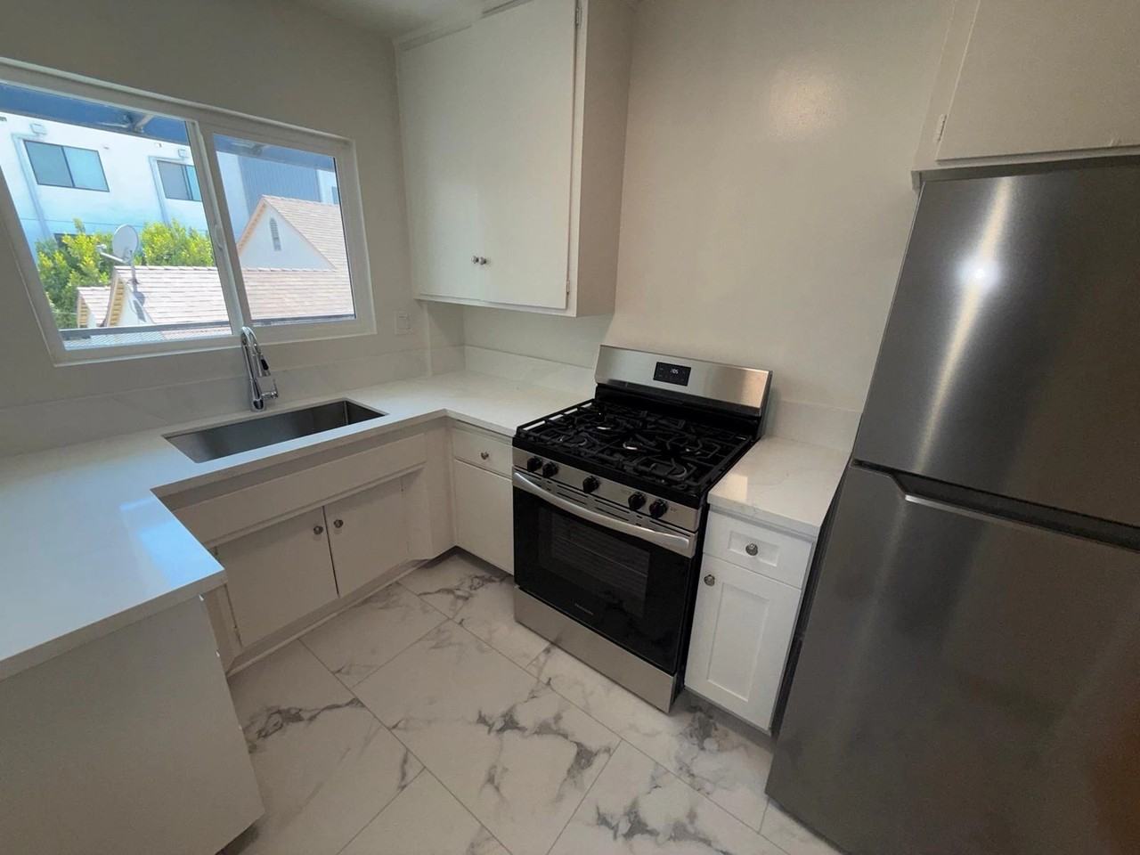 1514 S Orange Grove Ave - Photo 6 of 50