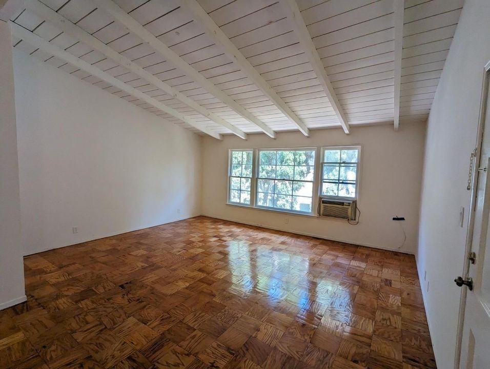 1532 S Bundy Dr - Photo 7 of 33