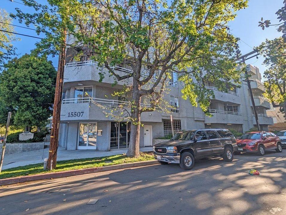 15507 Moorpark St - Photo 2 of 2