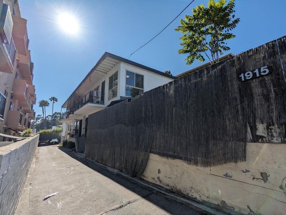 1915 Grace Ave - Photo 3 of 39