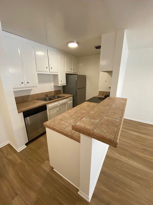 225 Montana Ave - Photo 7 of 50