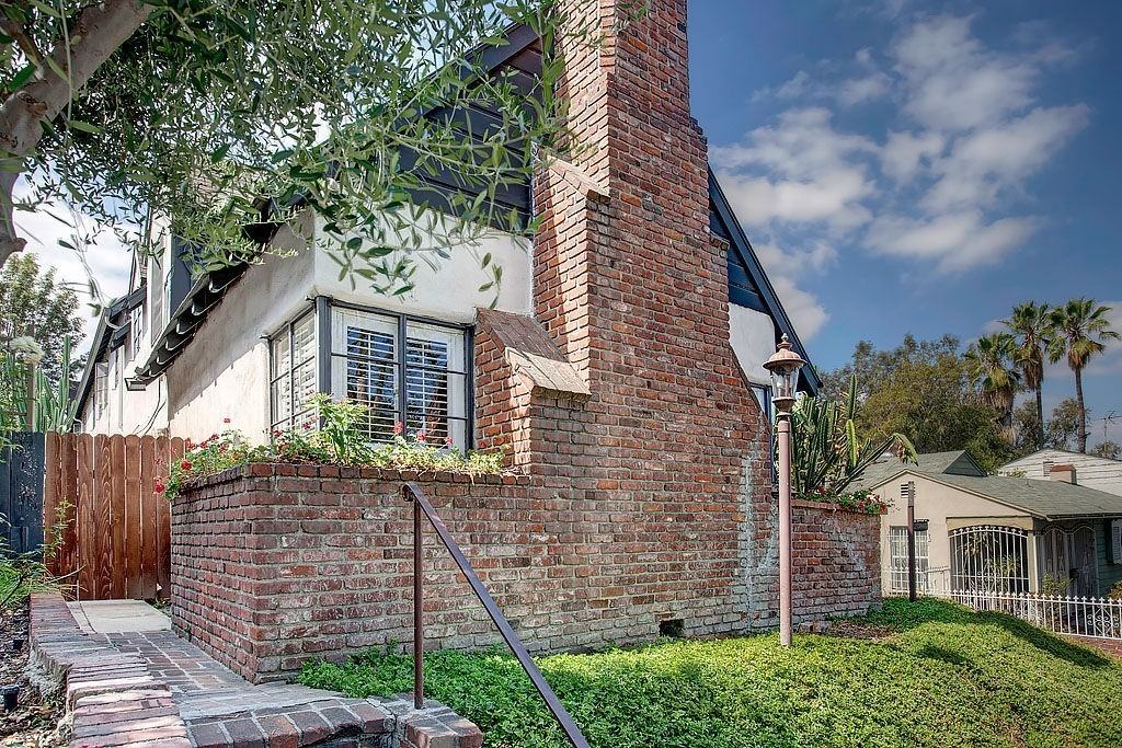 2564 W 5th St - Photo 4 of 23
