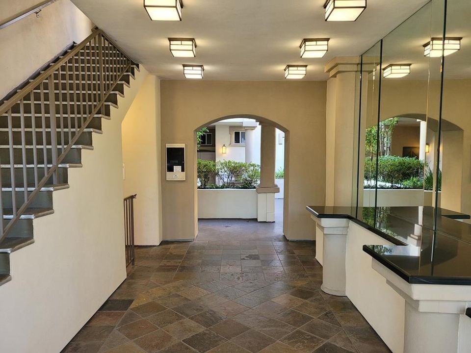 2669 S Barrington Ave - Photo 3 of 50