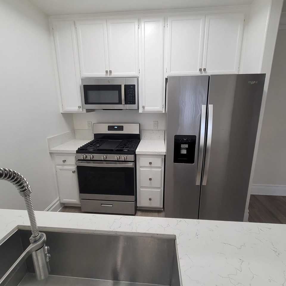 2669 S Barrington Ave - Photo 6 of 50