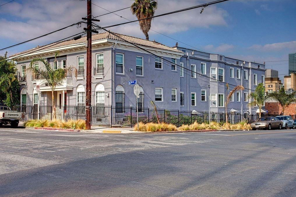 2801 San Marino Street - Photo 3 of 50