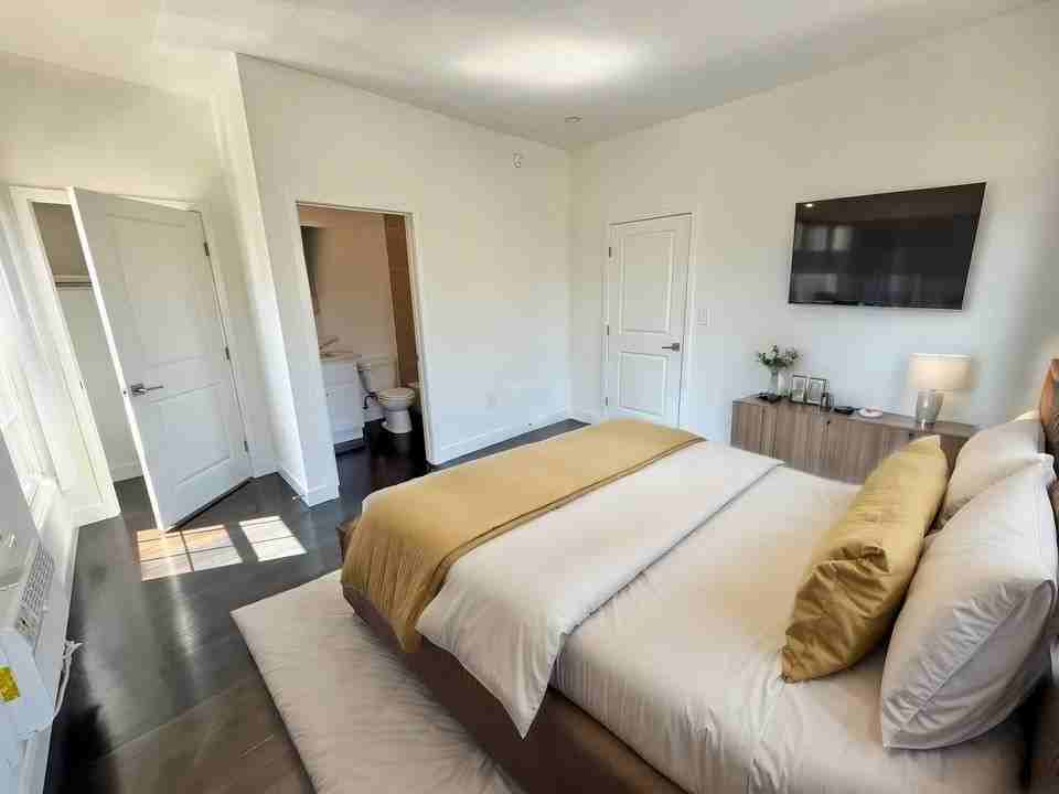 2801 San Marino Street - Photo 5 of 50