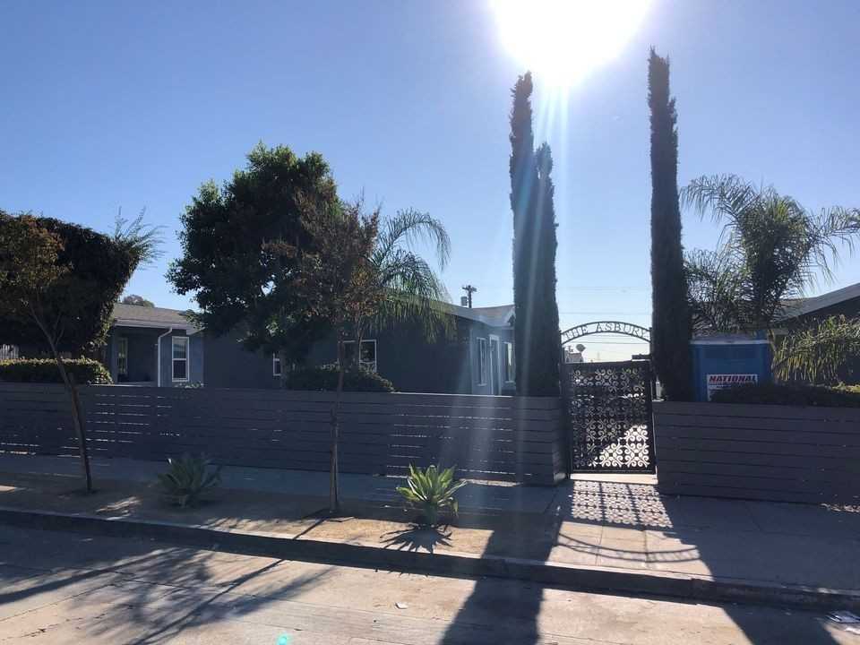 3012 Asbury St - Photo 2 of 3