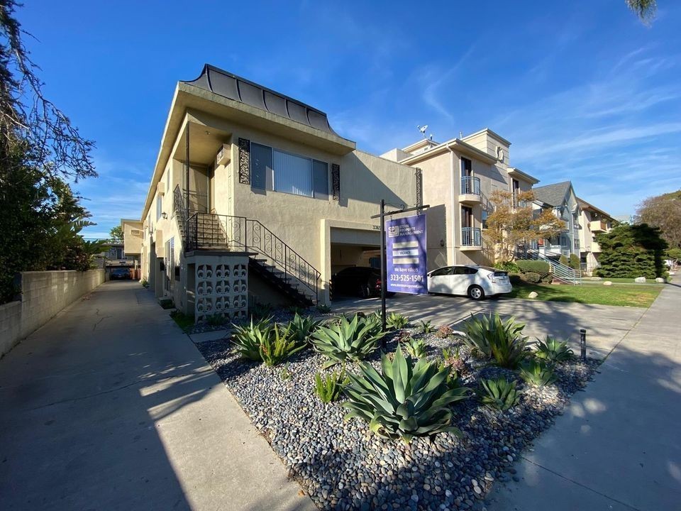 3365 Keystone Ave - Photo 2 of 50