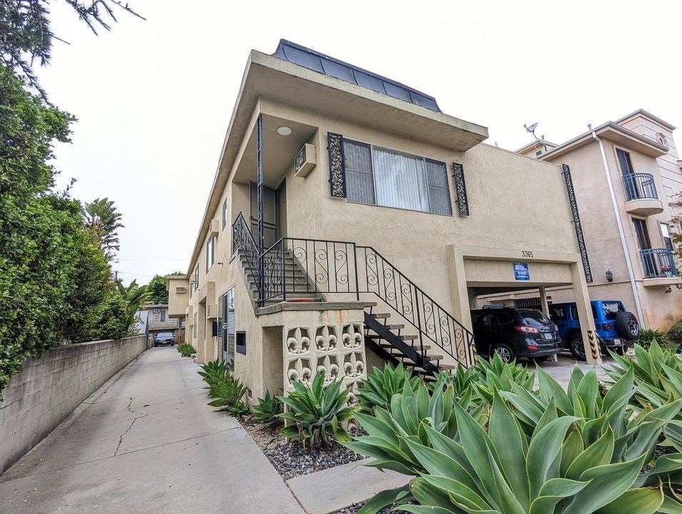 3365 Keystone Ave - Photo 3 of 50