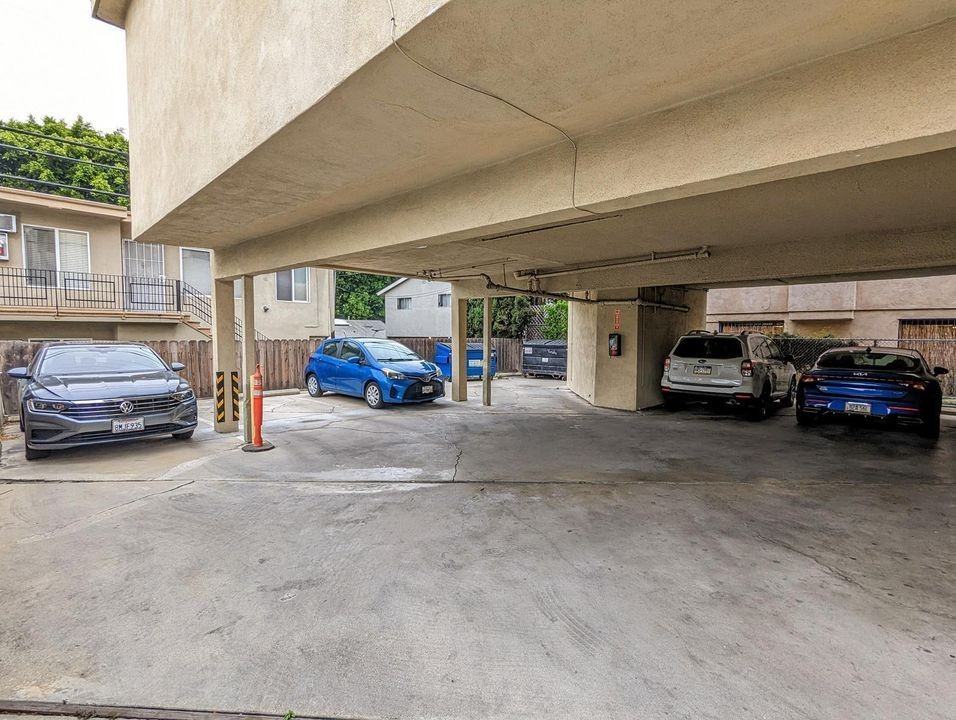 3365 Keystone Ave - Photo 5 of 50