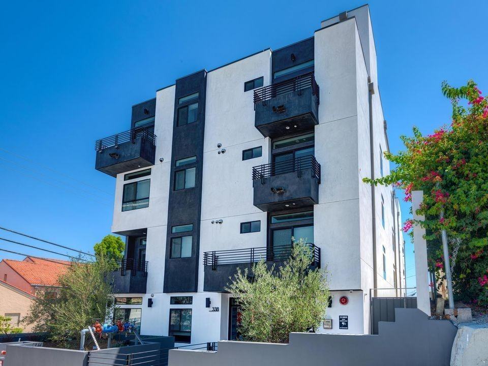 338 N Mariposa Ave - Photo 4 of 50