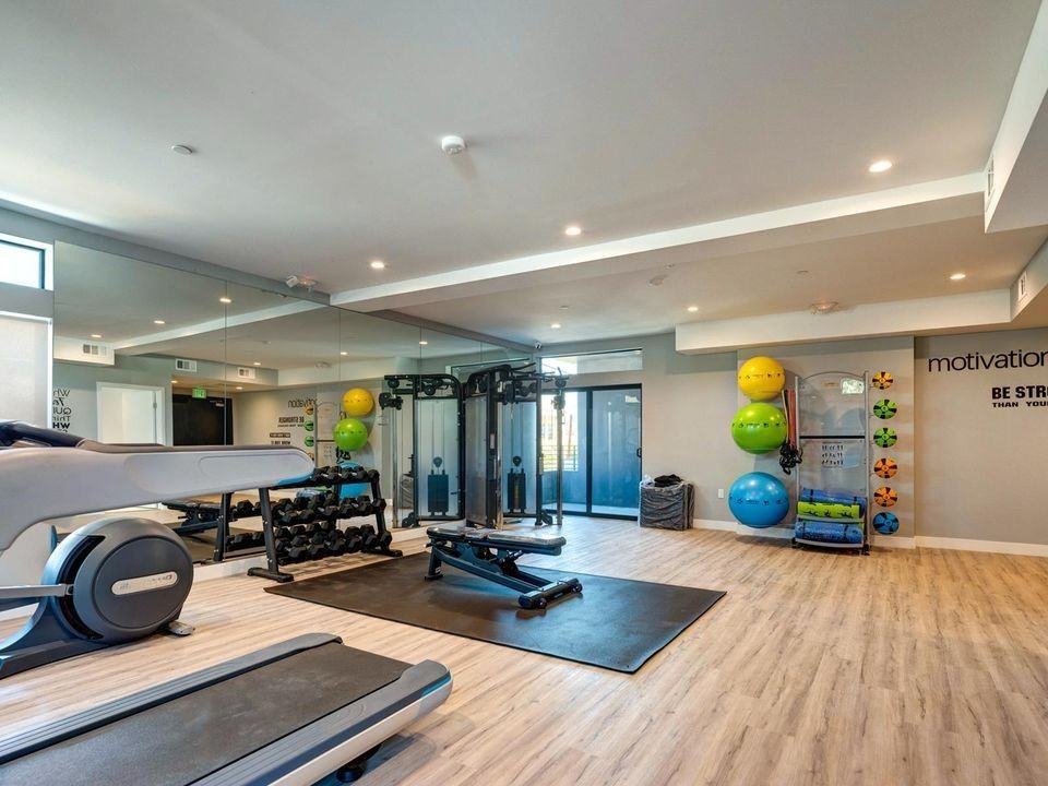 338 N Mariposa Ave - Photo 6 of 50