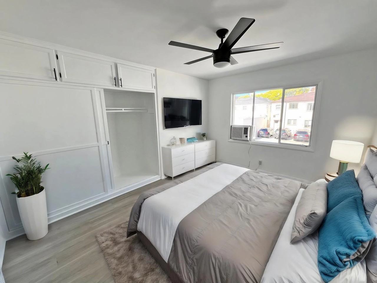 349 N Palm Dr - Photo 4 of 29