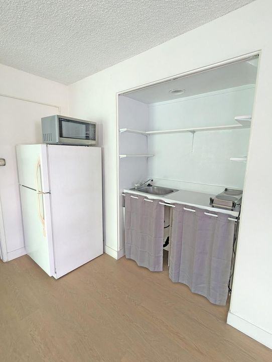 3636 Clarington Ave - Photo 6 of 34