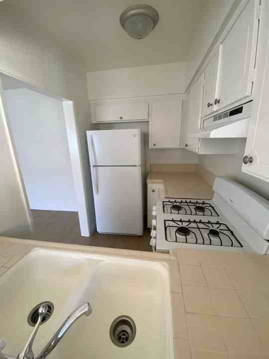 3636 Clarington Ave - Photo 7 of 34