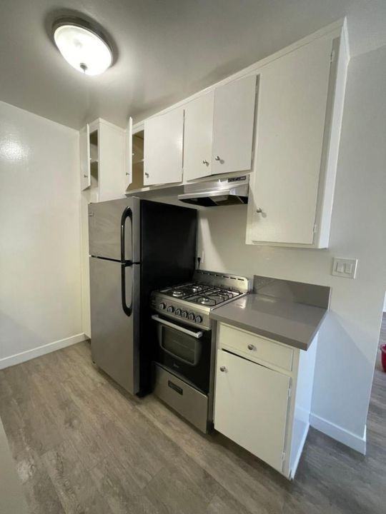 3685 Mentone Ave - Photo 3 of 43