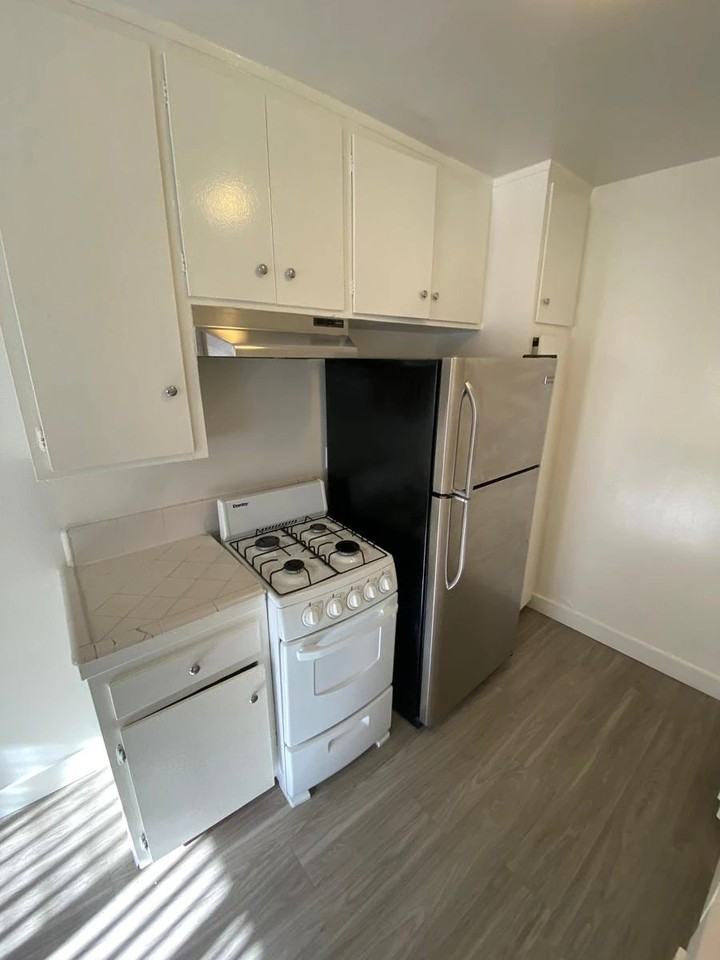 3685 Mentone Ave - Photo 5 of 43