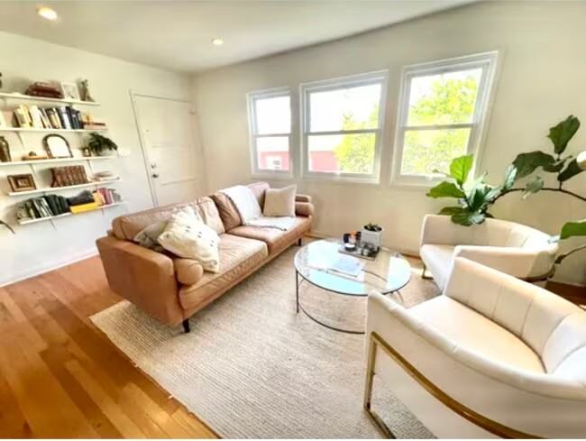 1131 Bay St #A - Photo 3 of 10