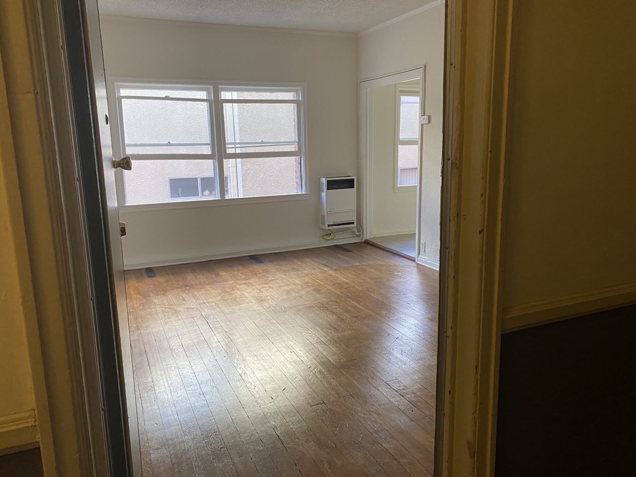 545 S Hobart Blvd #303 - Photo 6 of 18