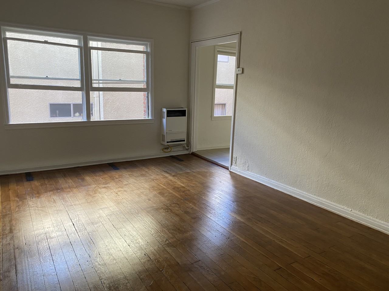 545 S Hobart Blvd #303 - Photo 7 of 18