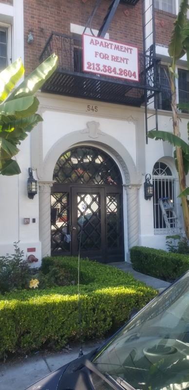 545 S Hobart Blvd #303 - Photo 2 of 18