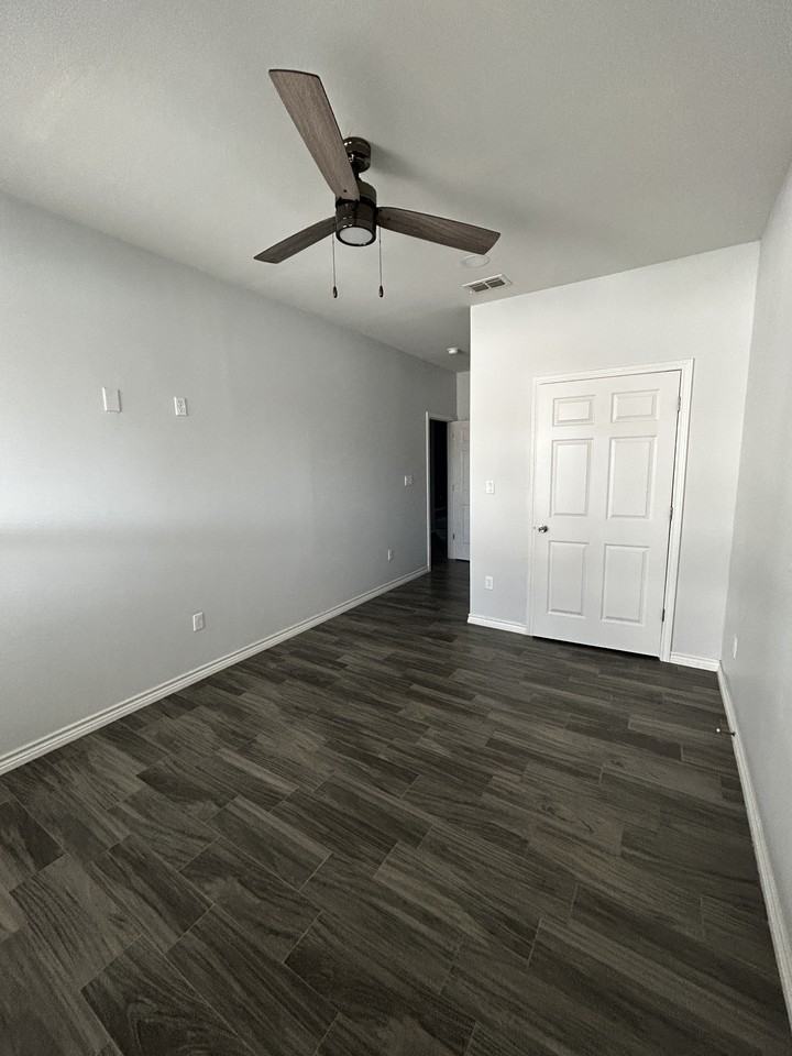 3701 Bella Costa Dr #5 - Photo 5 of 5