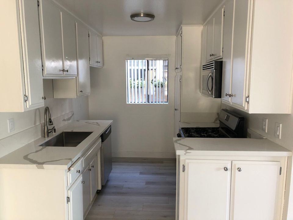 408 N Venice Blvd - Photo 5 of 33