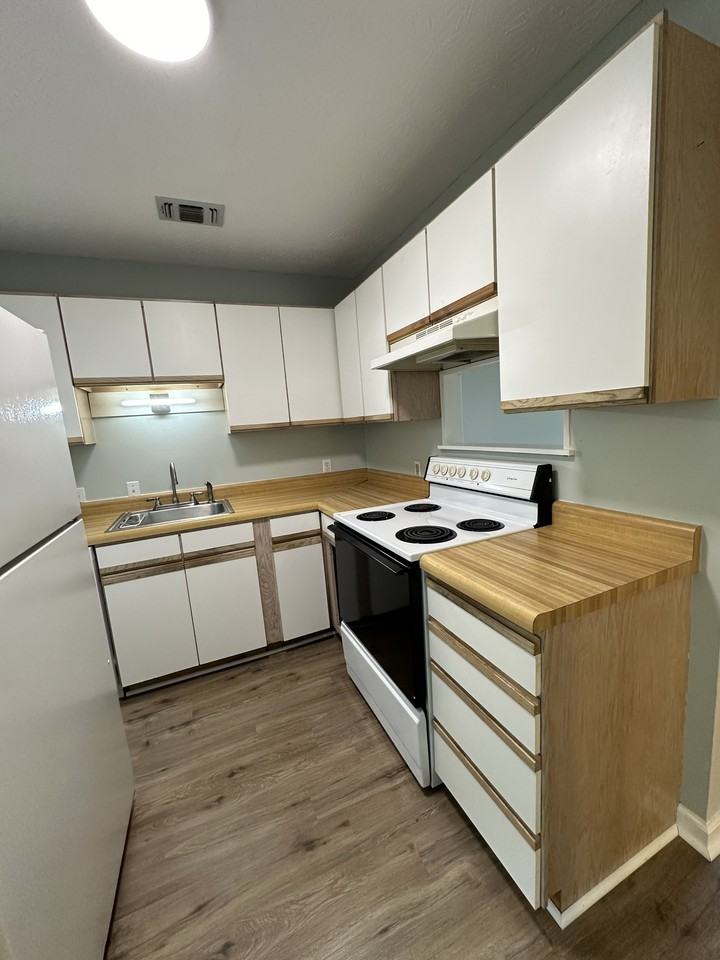 2 Green Meadow Ln #C - Photo 2 of 12