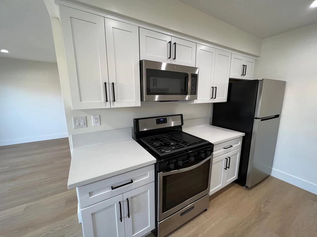 4159 Elenda St - Photo 4 of 50