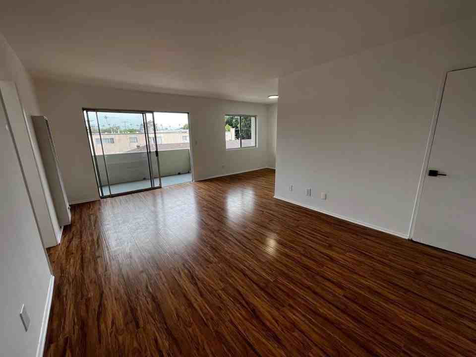 4159 Elenda St - Photo 5 of 50