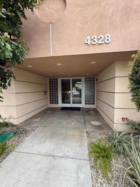 4328 Mammoth Ave - Photo 3 of 4