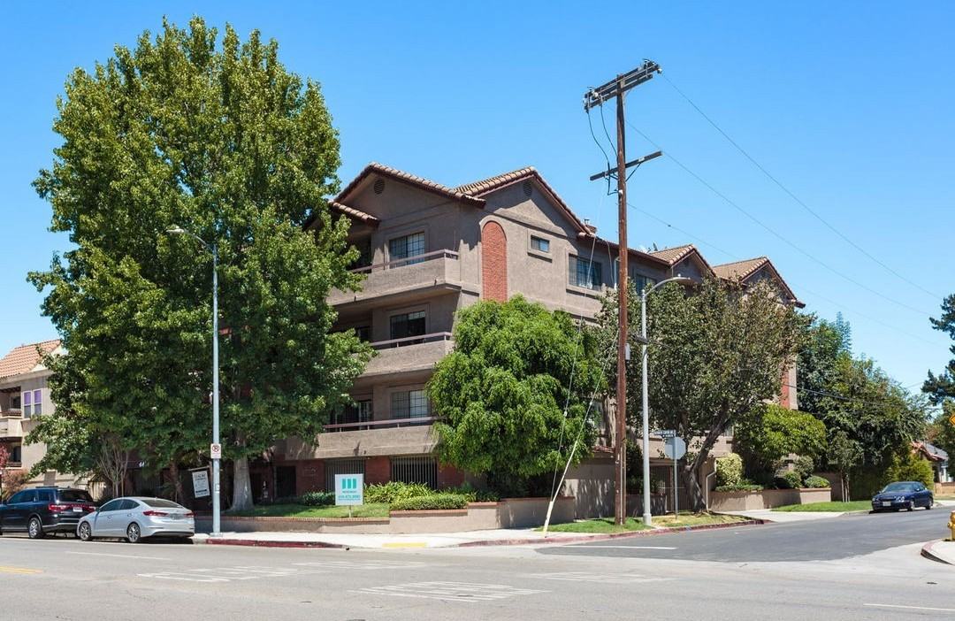 4454 Coldwater Canyon Ave - Photo 2 of 50