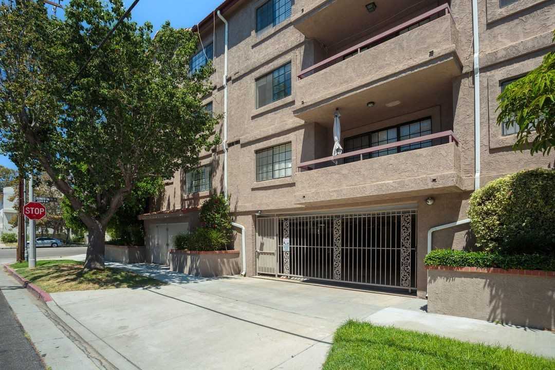 4454 Coldwater Canyon Ave - Photo 3 of 50