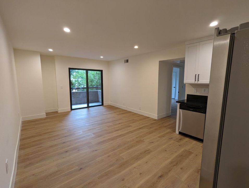 4454 Coldwater Canyon Ave - Photo 7 of 50