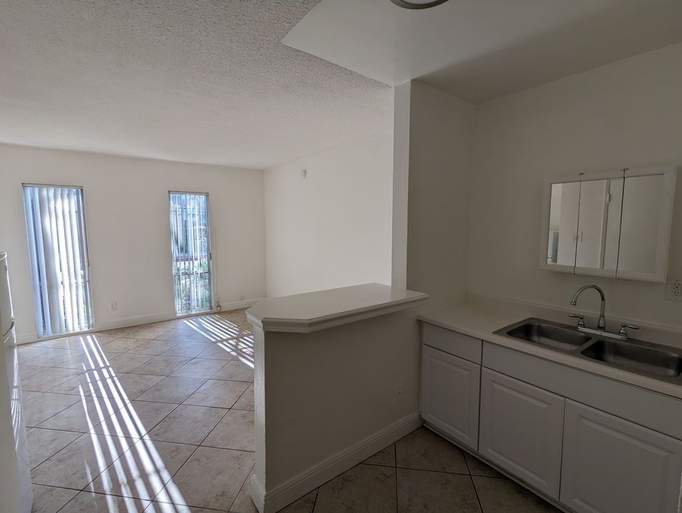 4524 S Slauson Ave - Photo 6 of 50
