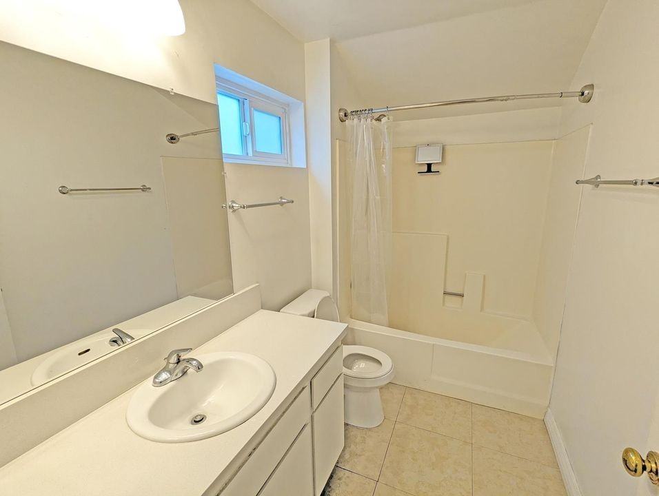 4530 Whitsett Ave - Photo 7 of 50