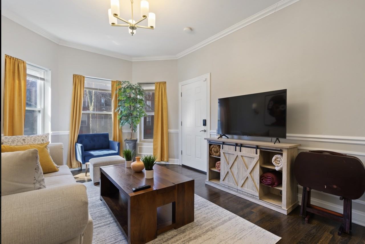 6145 S Eberhart Ave #1 - Photo 3 of 24