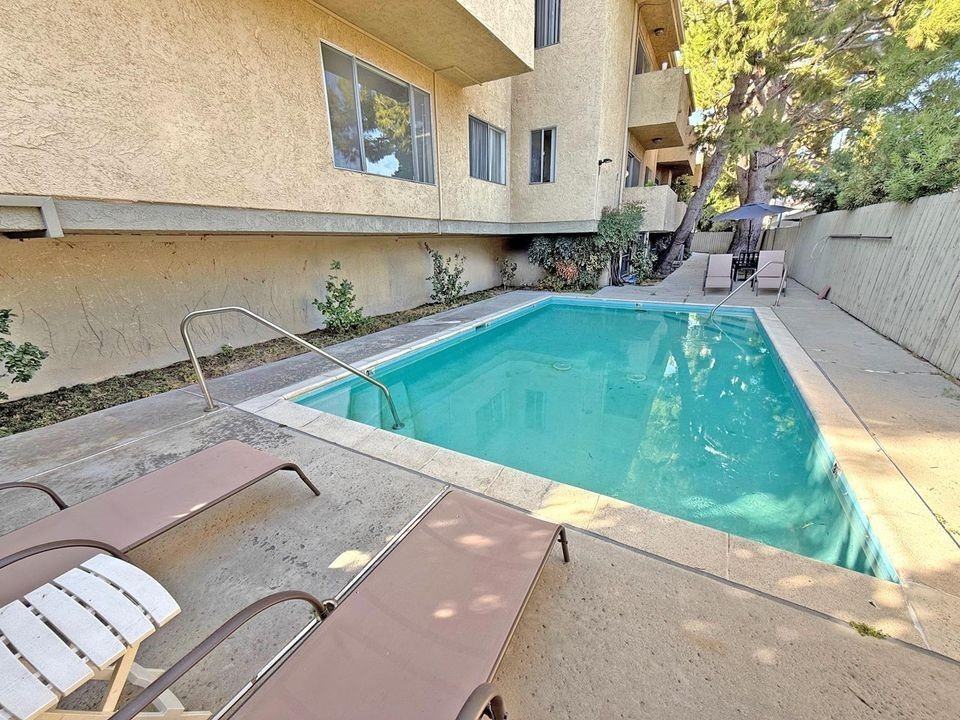 5000 Whitsett Ave - Photo 4 of 50