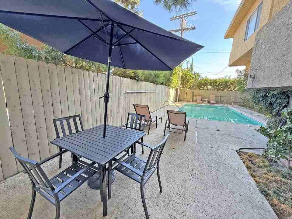 5000 Whitsett Ave - Photo 5 of 50