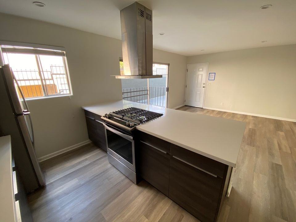 520 N Virgil Ave - Photo 5 of 45