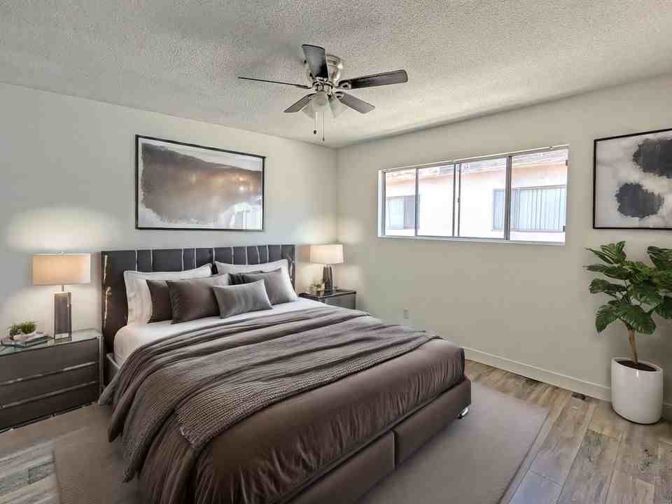 551 N Orlando Ave - Photo 4 of 28