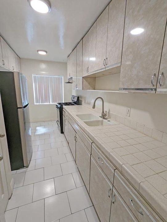 1811 N. Garfield Pl. - Photo 6 of 34
