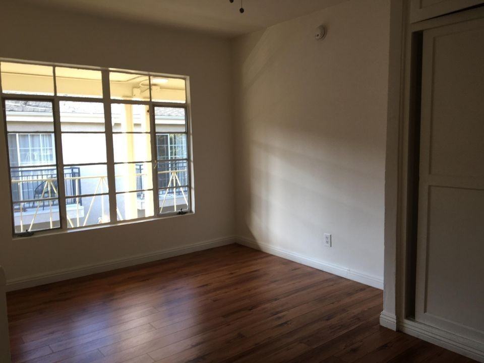 1811 N. Garfield Pl. - Photo 4 of 34